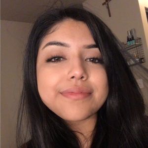 Meet your Posher, Alejandra